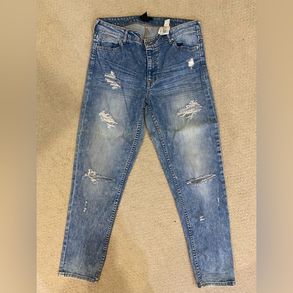 H&M low waist relaxed skinny jeans size 8 with distressing and holes
